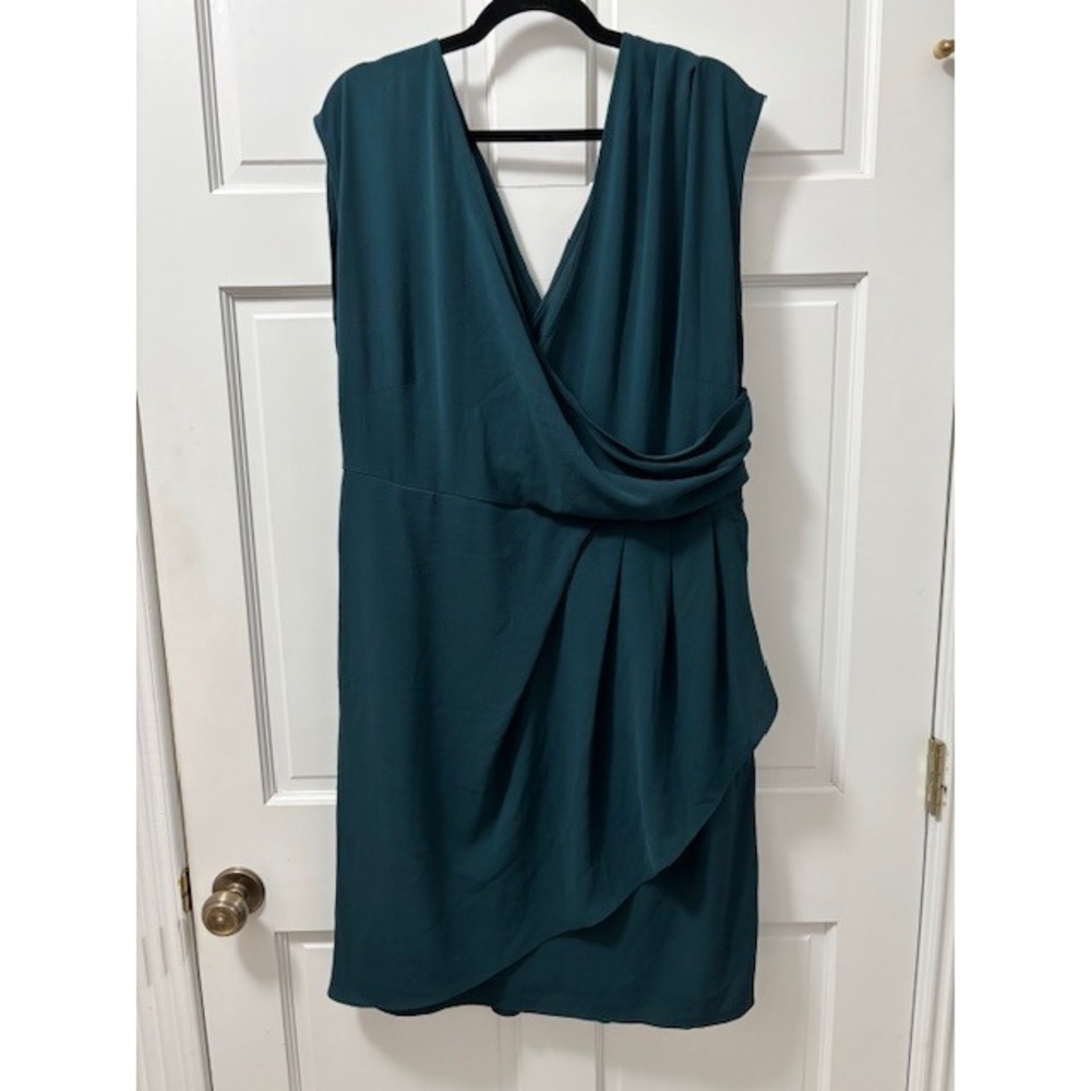 City Chic Women's Plus Size S/16 Emerald Green Sleeveless Surplice Dress